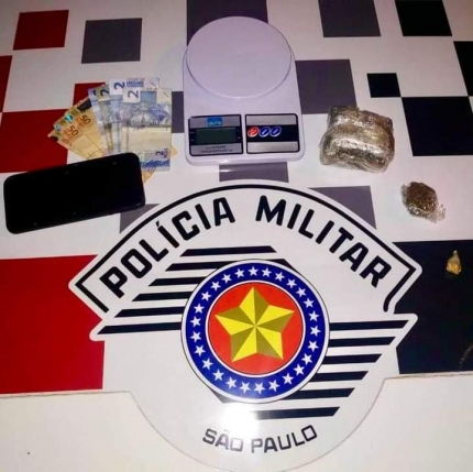 POLÍCIA MILITAR DE MIRANDOPOLIS PRENDE DESOCUPADO POR TRÁFICO