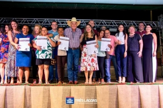 Prefeito de Três Lagoas Angelo Guerreiro entrega 56 escrituras para famílias do Programa de Regularização Fundiária