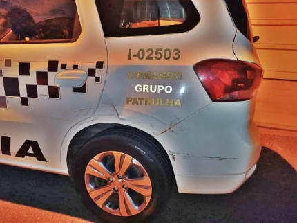 Indivíduo foge de abordagem, colide em viatura da PM e quase atropela Sargento em Guararapes