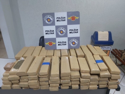 PM DE CASTILHO REPASSA INFORMAÇÃO: Casal é preso com 103 kg de maconha em carro