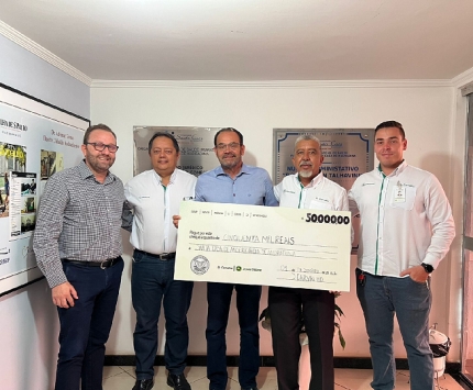 EMPRESA D. CARVALHO – JOHN DEERE ENTREGA DOAÇÃO PARA SANTA CASA DE ANDRADINA