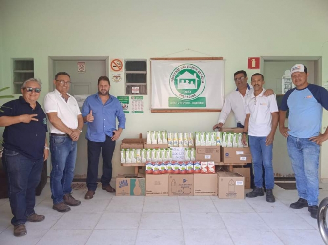 Em Andradina Big Mart arrecadou na festa da cidade 400 litros de leite e doou para instituições