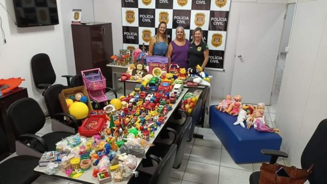 POLÍCIA CIVIL FAZ DOAÇÃO DE BRINQUEDOS À ESCOLAS DE PRESIDENTE VENCESLAU