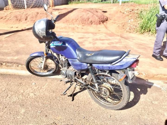 POLÍCIA MILITAR DE ANDRADINA PRENDE MULHER CONDUZINDO MOTOCICLETA COM PLACA ADULTERADA