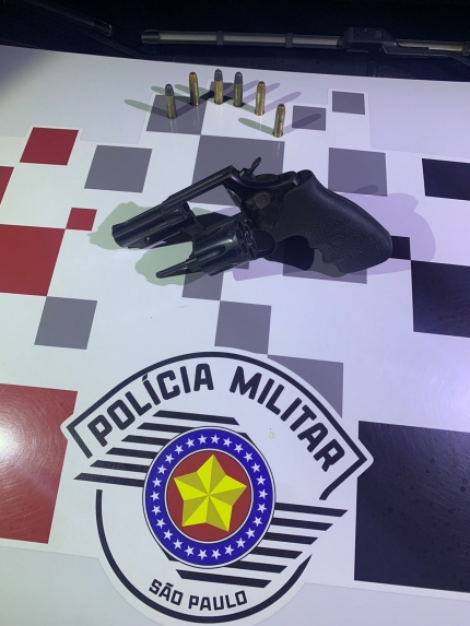 POLÍCIA MILITAR PRENDE HOMEM POR PORTE ILEGAL DE ARMA DE FOGO EM VALPARAISO