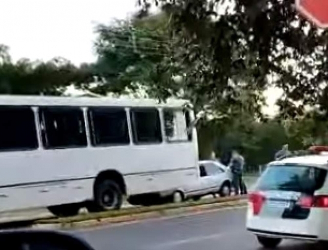 Triplo acidente na Av. Rio Grande do sul com rua Paraíba, no bairro Antena em Andradina