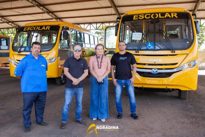Governo de Andradina adquire dois ônibus com recursos próprios
