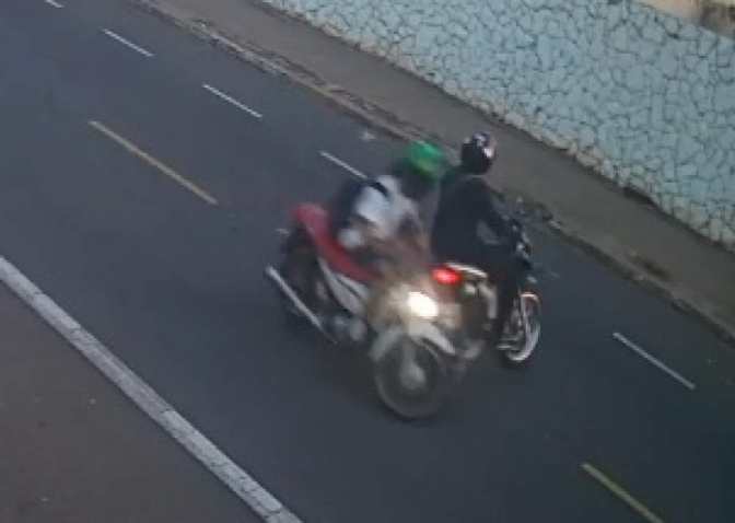 Polícia Civil de Araçatuba tenta identificar motociclista que bateu em moto de mulher na Baguaçu