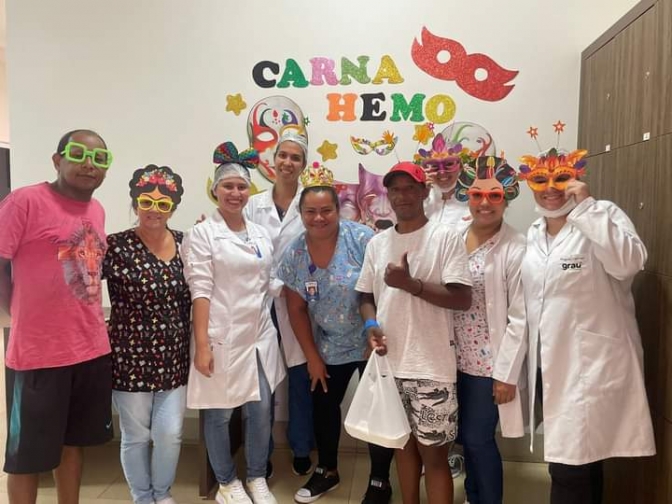 Equipe do HNSA realiza ação de Carnaval aos pacientes da Hemodiálise em Três Lagoas