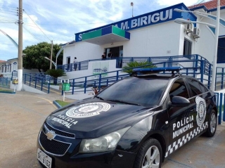 Homem invade Santa Casa de Birigui e danifica porta do Centro Cirúrgico