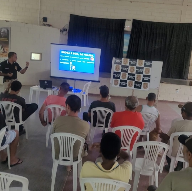 POLÍCIA CIVIL DESTACA PREVENÇÃO E SUPERAÇÃO EM PALESTRA PARA DEPENDENTES QUÍMICOS EM DRACENA