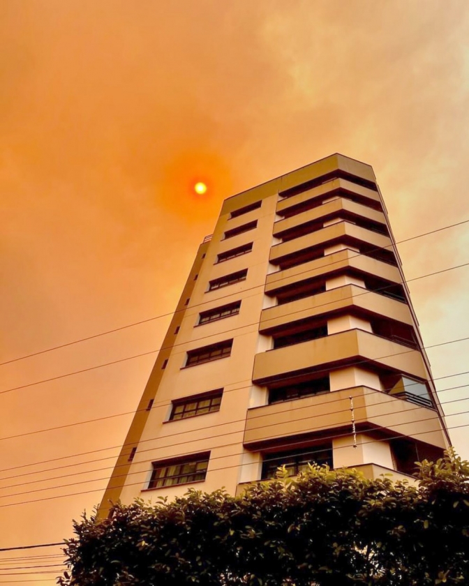 Dia “vira noite’ em Andradina por causa das queimadas no campo