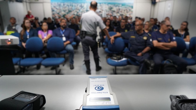 Capitão da PM Rodoviária de Araçatuba ministra palestra para GCMs e agentes de trânsito