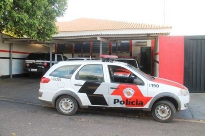 Polícia Militar de Mirandópolis prende morador por furto de cadeiras de área