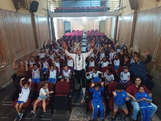 Alunos do bairro rural Timboré vem à cidade conhecer o “Teatro” de Andradina