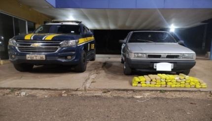 Em Água Clara, PRF apreende 45 kg de maconha localizada em Fiat Uno