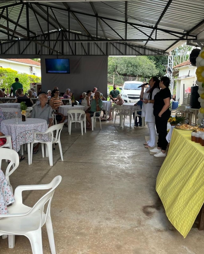 Abrigo Esperança de Presidente Venceslau faz festa cheia de alegria e amor aos idosos