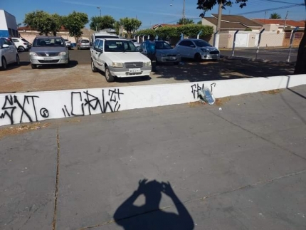 Pista de Skate é “pixada” no mesmo dia em que foi pintada em Andradina