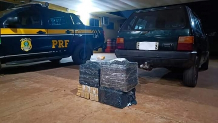 Polícia Rodoviária Federal apreendeu cerca de 100 Kg de maconha com um casal em Água Clara