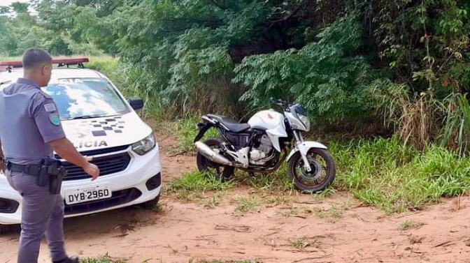 POLICIAIS MILITARES DE GUARAÇAI E MURUTINGA ATUAM EM DUAS CIDADES, RECUPERAM MOTOCICLETA FURTADA E PRENDEM O AUTOR DO CRIME