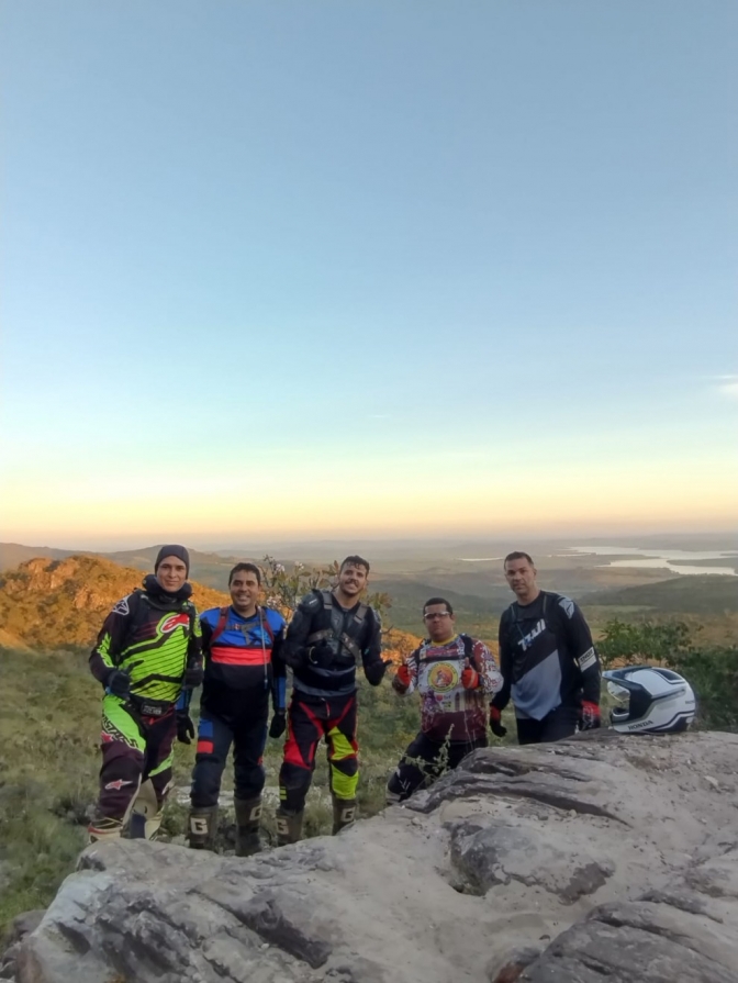 Turma de Andradina faz trilha pela serra de Minas Gerais