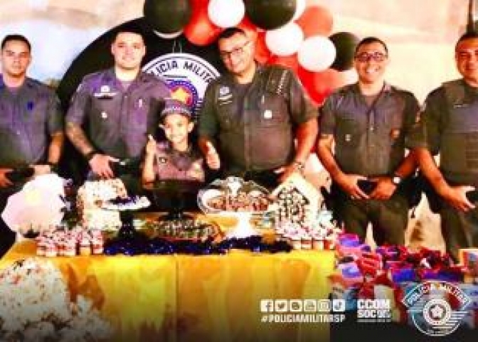 EM ANDRADINA FÃ ESPECIAL DA POLÍCIA MILITAR RECEBE AMIGOS EM SEU ANIVERSÁRIO NO BAIRRO RURAL PRIMAVERA