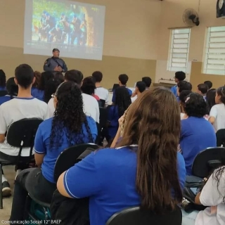 Canil do 12° BAEP fez palestra e apresentação na Fundação Mirim de Araçatuba