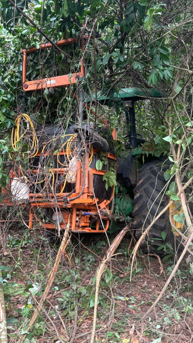 Polícia Militar recupera trator e veículo roubados em fazenda na zona rural de Alto Alegre/SP