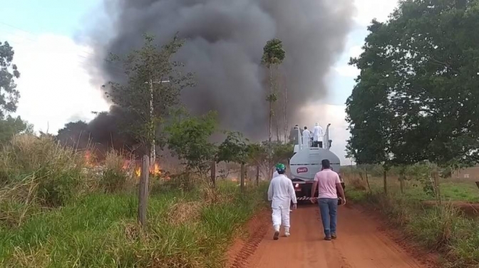 Fumaça no céu de Andradina alerta sobre incêndio em ferro velho