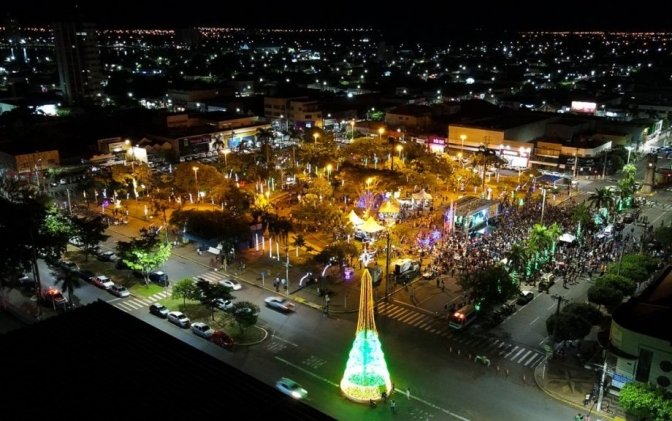 Luzes, papai Noel e muita alegria marcam o lançamento das festividades de Natal em Três Lagoas