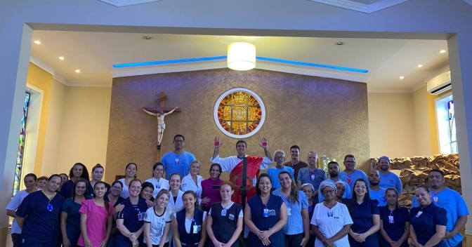Colaboradores do Hospital Auxiliadora participam da celebração de Páscoa em Três Lagoas
