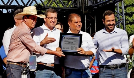 Senador Nelsinho Trad recebe título de cidadão três-lagoense nos 109 anos de Três Lagoas