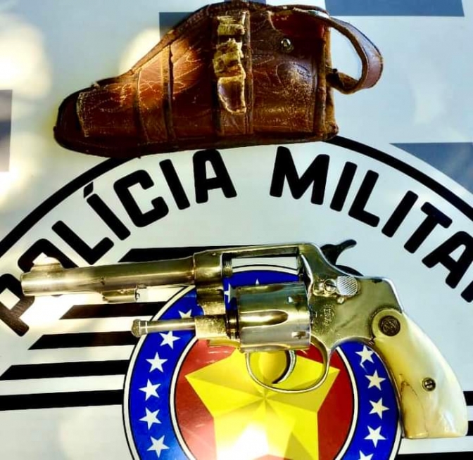 POLÍCIA MILITAR PRENDE HOMEM POR PORTE DE ARMA EM PEREIRA BARRETO