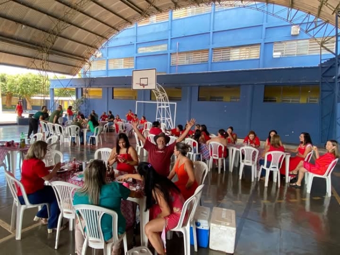 Fundação Educacional de Andradina realiza confraternização