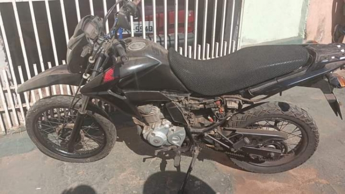 POLÍCIA MILITAR DE ANDRADINA APREENDE MOTOCICLETA COM SINAIS ADULTERADOS