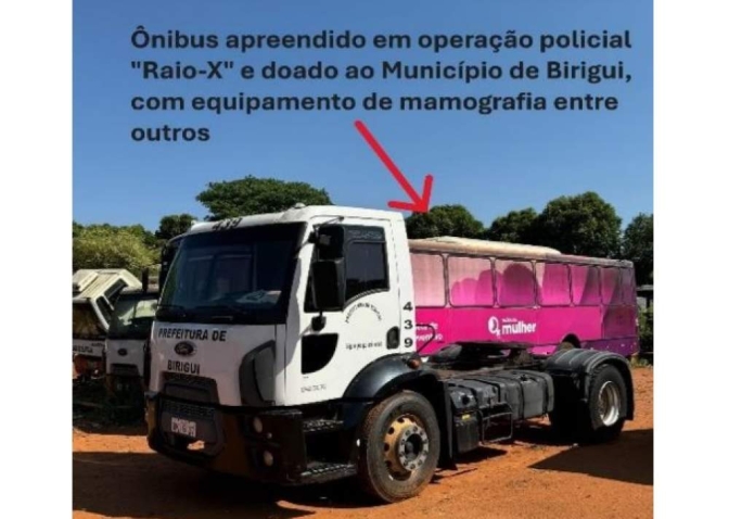 Ônibus com mamógrafo apreendido na Operação Raio-X e cedido à Prefeitura de Birigui está parado no pátio