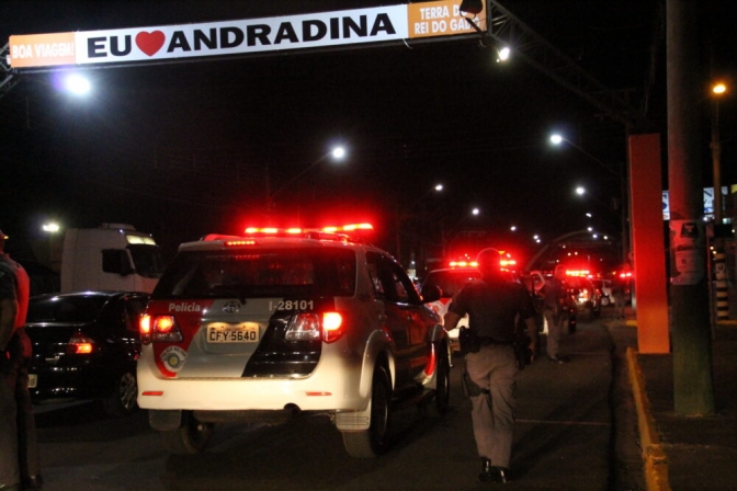 Mulher perde dentes após marido bater nela em rua de Andradina