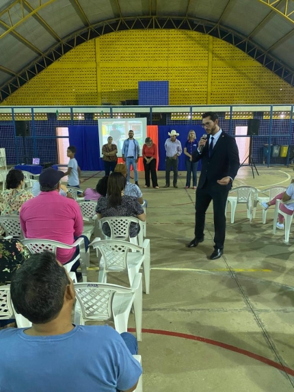 Delegado Felipe Rossato faz palestras em escola de Água Clara