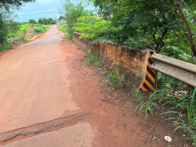 POPULAÇÃO ESTÁ PREOCUPADA COM EROSÃO NA PONTE DO PEREIRA JORDÃO EM ANDRADINA