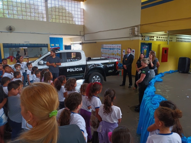 Polícia Civil realiza entrega de brinquedos para crianças em escolas municipais de Presidente Venceslau