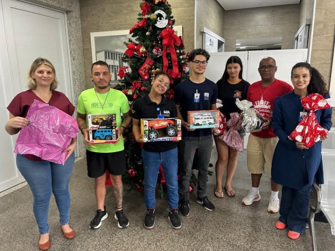 Grupo de Amigos de Três Lagoas entrega brinquedos para pediatria do Hospital Auxiliadora