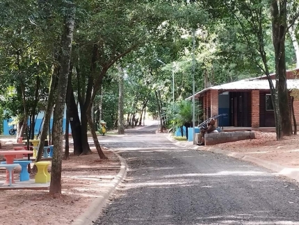 REVITALIZAÇÃO DO BOSQUE MUNICIPAL DE JUNQUEIRÓPOLIS ENTRA NA FASE DE ACABAMENTO E JÁ RECEBE VISITAÇÃO