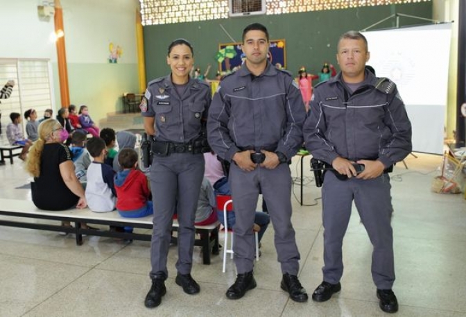 Polícia Militar de Castilho orienta crianças da rede pública de ensino sobre segurança no trânsito