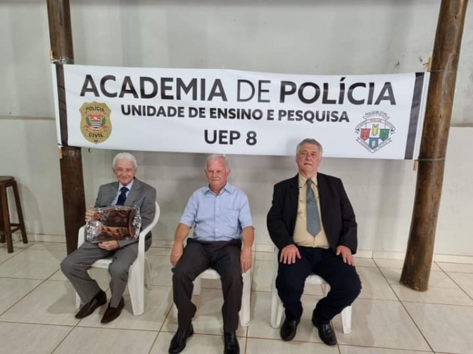 PROFESSORES DA UEP 8 SÃO HOMENAGEADOS EM PRESIDENTE PRUDENTE