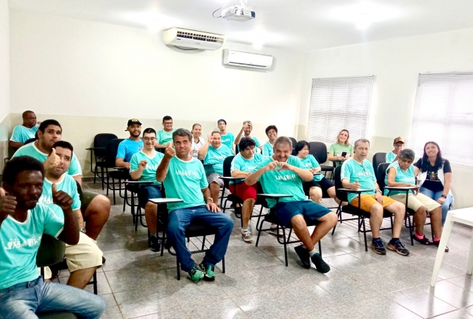 ALUNOS DA APAE DE ANDRADINA PASSAM A MANHÃ NA SEDE DO 28º BPM/I