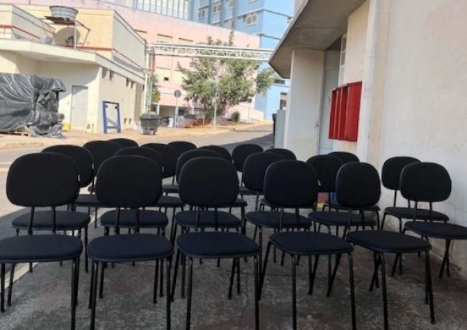 Supermercados Rondon fazem doação de 20 cadeiras para postos de enfermagem da Santa Casa de Araçatuba