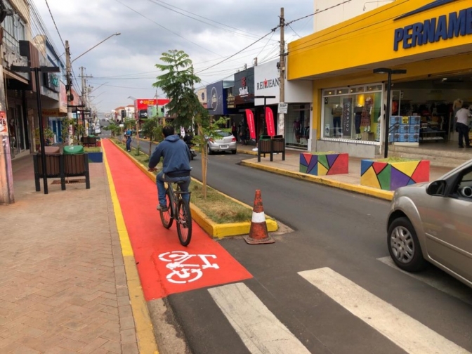 Ciclovia da Mall Street ganha pintura e sinalização no Centro Comercial de Andradina