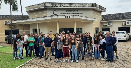 Alunos de Escola de Monte Castelo visitam a sede da Delegacia Seccional de Dracena