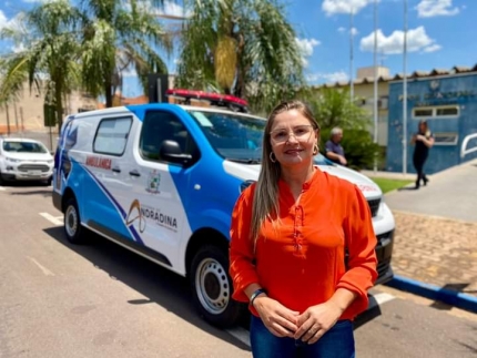 Elaine Vogel desempenhando um bom papel entrega mais uma ambulância para a Secretaria para a Saúde de Andradina