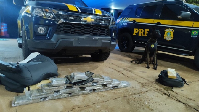 Polícia Rodoviária Federal de Água Clara apreende 18 Kg de cocaína e 04 passageiros são presos